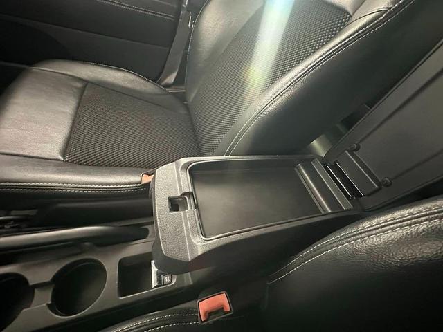 Photo of 2017 Bright White Clearcoat Jeep Compass