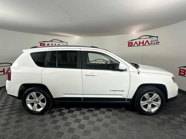 Photo of 2017 Bright White Clearcoat Jeep Compass