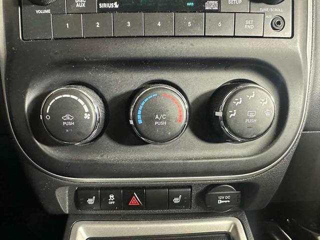 Photo of 2017 Bright White Clearcoat Jeep Compass