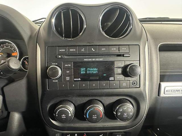 Photo of 2017 Bright White Clearcoat Jeep Compass