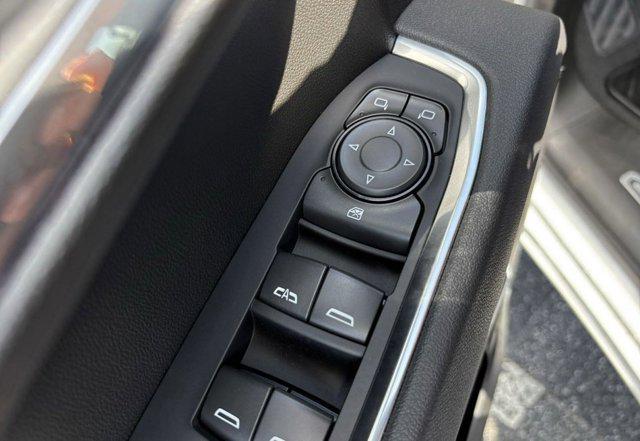 Photo of 2025 Summit White GMC Sierra 1500
