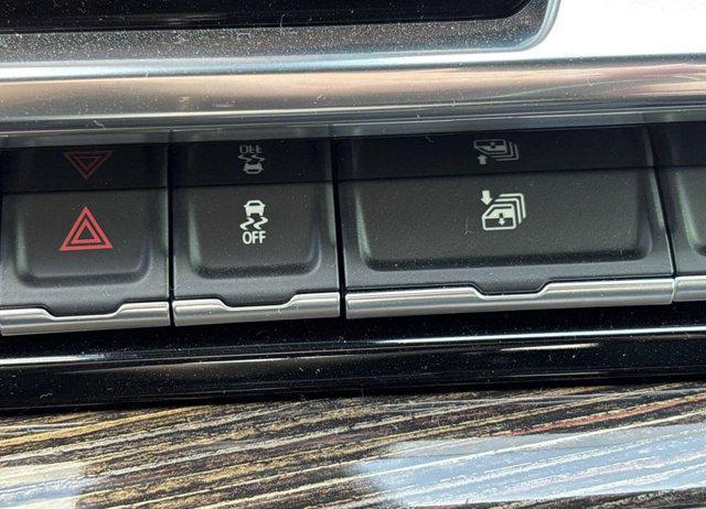 Photo of 2025 Summit White GMC Sierra 1500