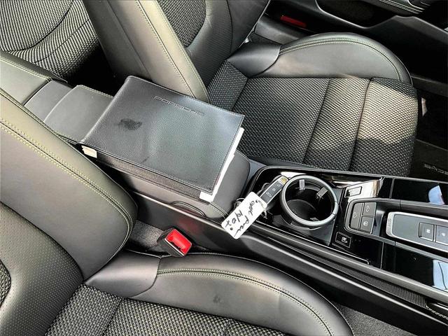 Photo of 2023 Jet Black Metallic Porsche 911