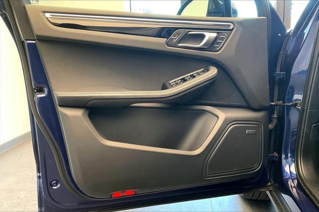 Photo of 2024 Gentian Blue Metallic Porsche Macan