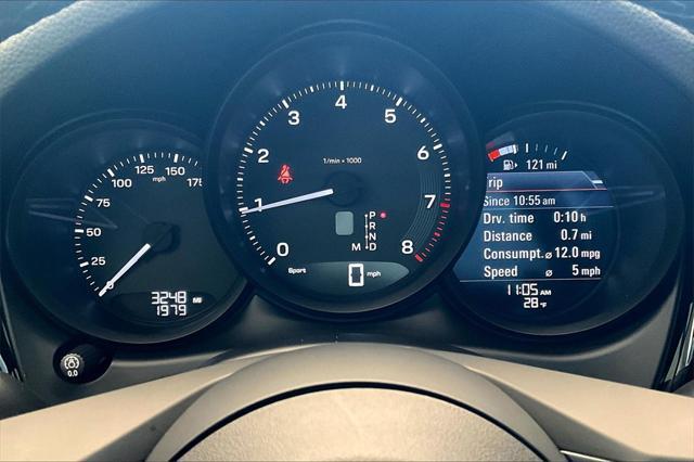 Photo of 2024 Gentian Blue Metallic Porsche Macan