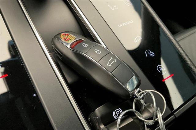 Photo of 2024 Gentian Blue Metallic Porsche Macan