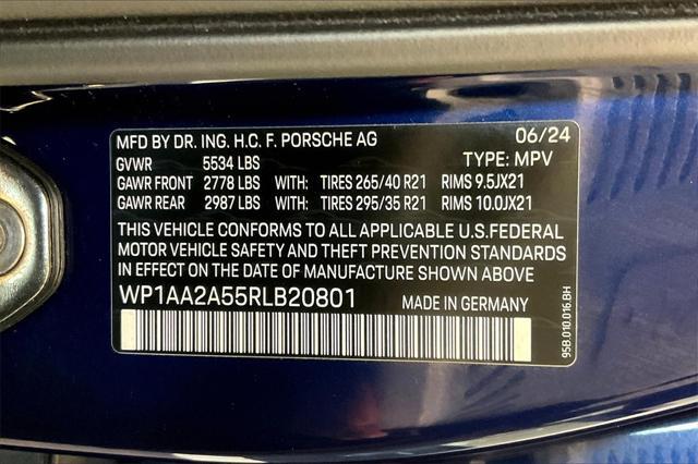 Photo of 2024 Gentian Blue Metallic Porsche Macan