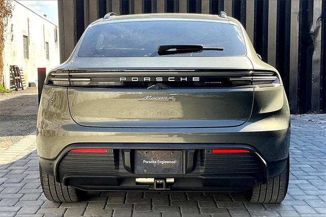 Photo of 2024 Aventurine Green Metallic Porsche Macan