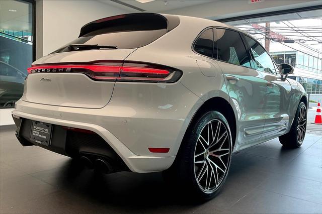 Photo of 2025 Carrara White Metallic Porsche Macan
