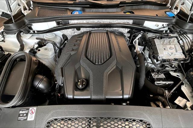 Photo of 2025 Carrara White Metallic Porsche Macan