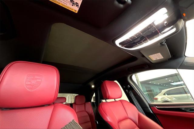 Photo of 2025 Carrara White Metallic Porsche Macan