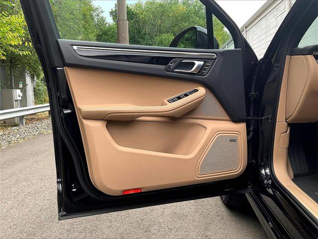 Photo of 2022 Black Porsche Macan