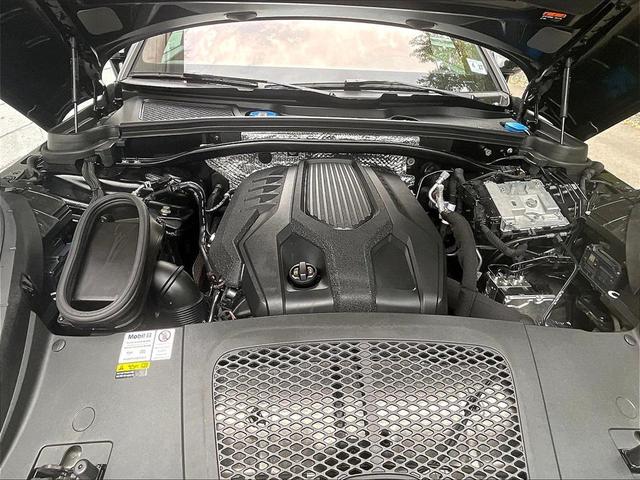 Photo of 2022 Black Porsche Macan