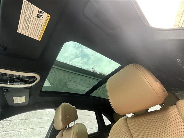 Photo of 2022 Black Porsche Macan