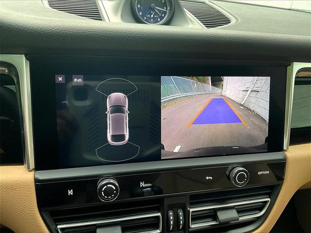 Photo of 2022 Black Porsche Macan