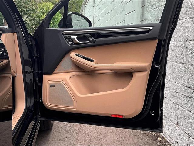Photo of 2022 Black Porsche Macan