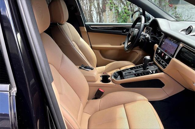 Photo of 2025 Jet Black Metallic Porsche Macan