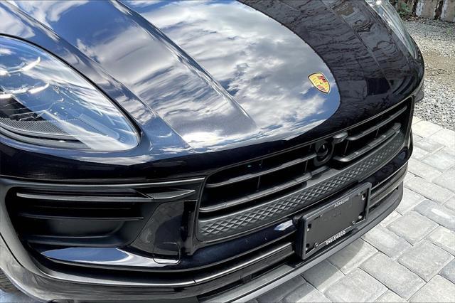 Photo of 2025 Jet Black Metallic Porsche Macan