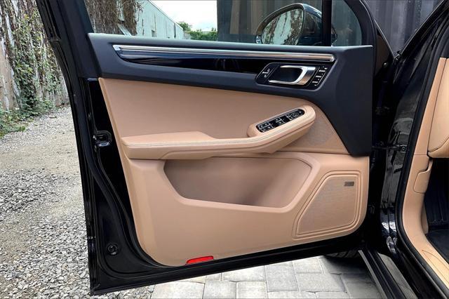 Photo of 2025 Jet Black Metallic Porsche Macan