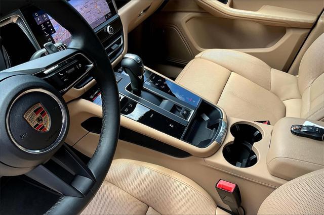Photo of 2025 Jet Black Metallic Porsche Macan