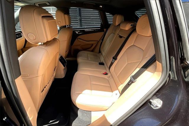 Photo of 2025 Jet Black Metallic Porsche Macan