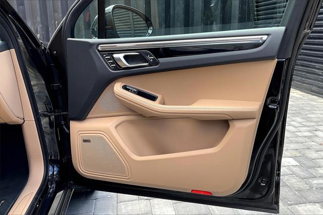 Photo of 2025 Jet Black Metallic Porsche Macan