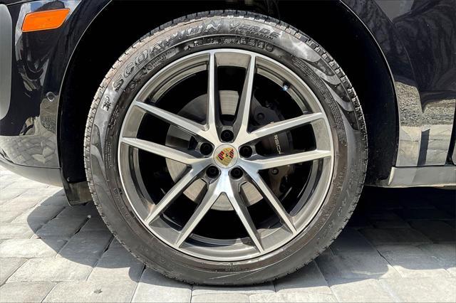 Photo of 2025 Jet Black Metallic Porsche Macan