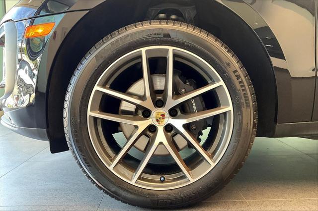 Photo of 2025 Jet Black Metallic Porsche Macan