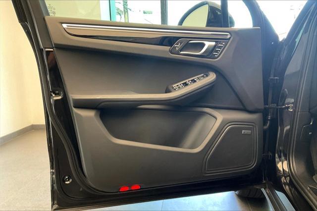 Photo of 2025 Jet Black Metallic Porsche Macan