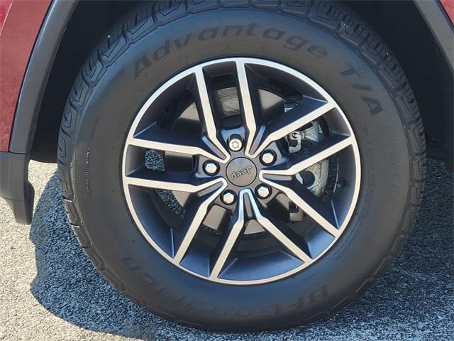 Photo of 2019 Velvet Red Pearlcoat Jeep Grand Cherokee