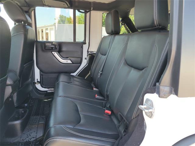 Photo of 2015 Bright White Clearcoat Jeep Wrangler Unlimited