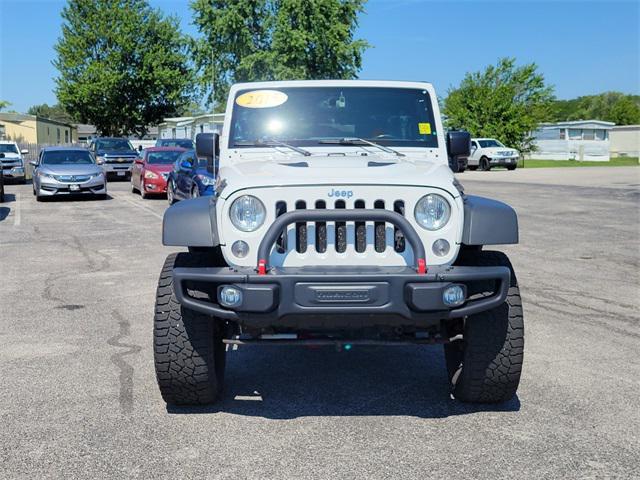 Photo of 2015 Bright White Clearcoat Jeep Wrangler Unlimited