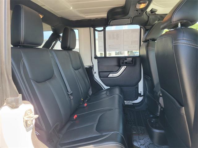 Photo of 2015 Bright White Clearcoat Jeep Wrangler Unlimited
