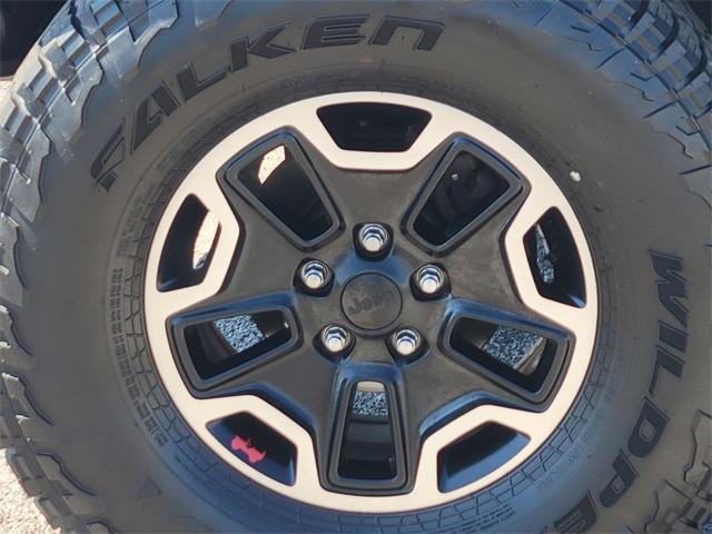 Photo of 2015 Bright White Clearcoat Jeep Wrangler Unlimited