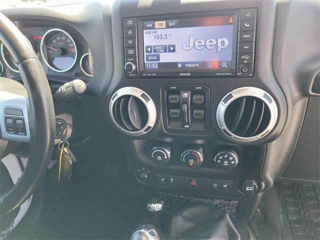 Photo of 2015 Bright White Clearcoat Jeep Wrangler Unlimited