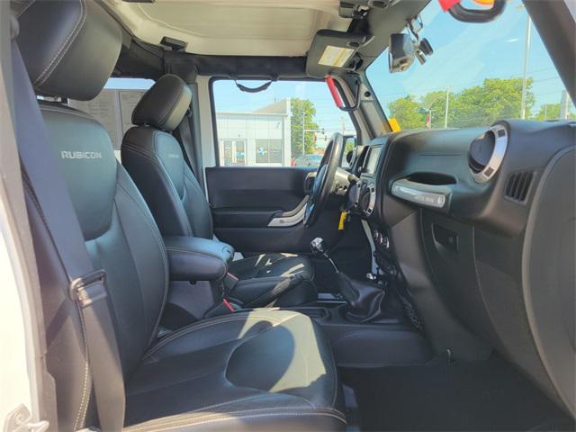 Photo of 2015 Bright White Clearcoat Jeep Wrangler Unlimited