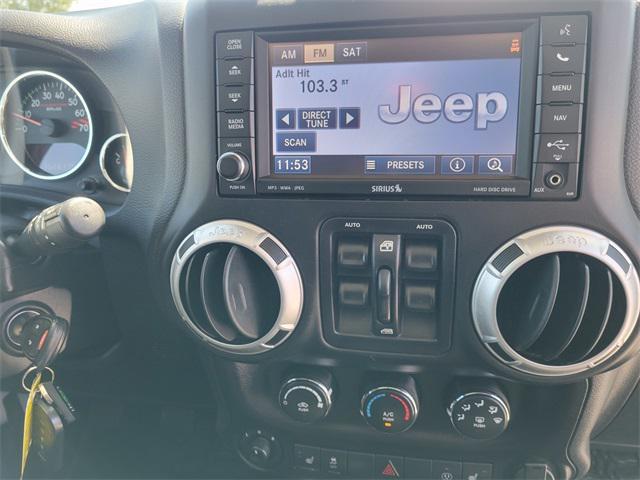 Photo of 2015 Bright White Clearcoat Jeep Wrangler Unlimited