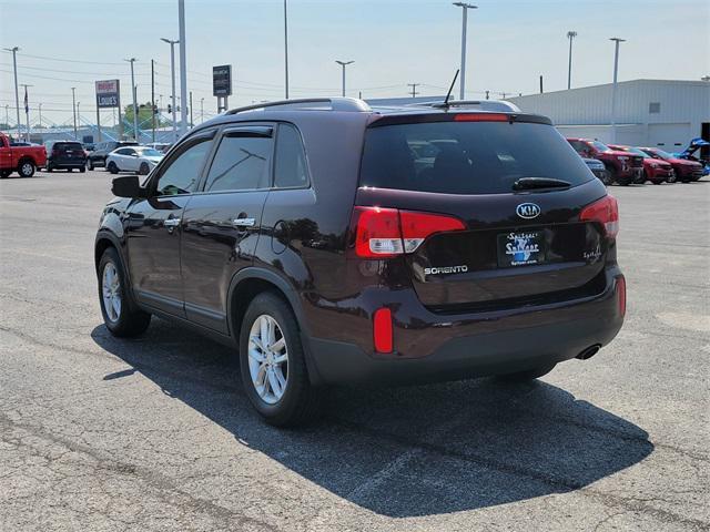 Photo of 2014 Maroon Kia Sorento