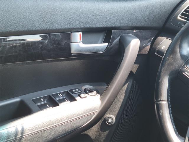 Photo of 2014 Maroon Kia Sorento