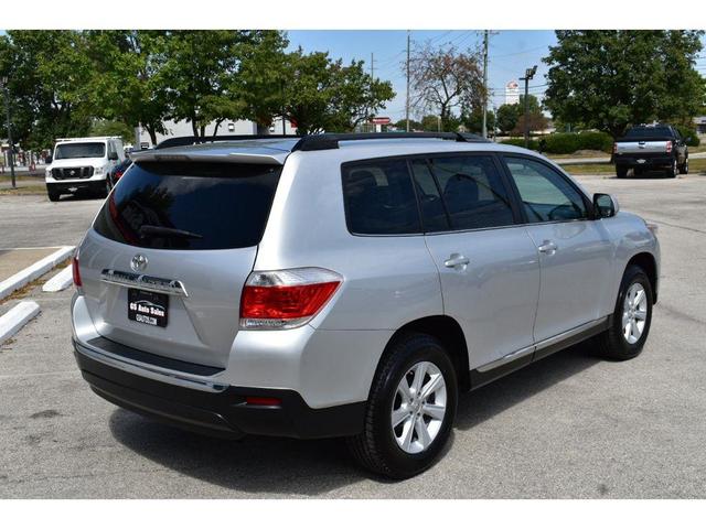 Photo of 2013 Classic Silver Metallic Toyota Highlander