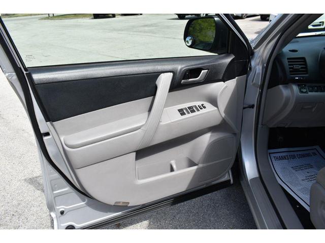 Photo of 2013 Classic Silver Metallic Toyota Highlander