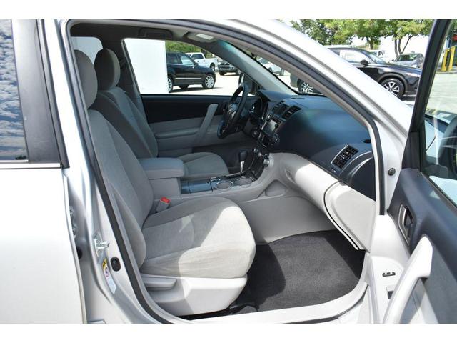 Photo of 2013 Classic Silver Metallic Toyota Highlander