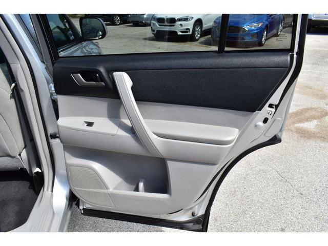 Photo of 2013 Classic Silver Metallic Toyota Highlander