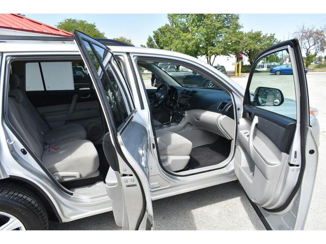Photo of 2013 Classic Silver Metallic Toyota Highlander
