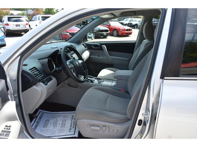 Photo of 2013 Classic Silver Metallic Toyota Highlander
