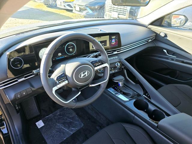 Photo of 2025 Abyss Black Hyundai ELANTRA