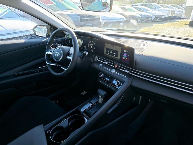 Photo of 2025 Abyss Black Hyundai ELANTRA