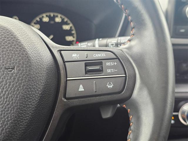 Photo of 2024 Platinum White Pearl Honda CR-V Hybrid
