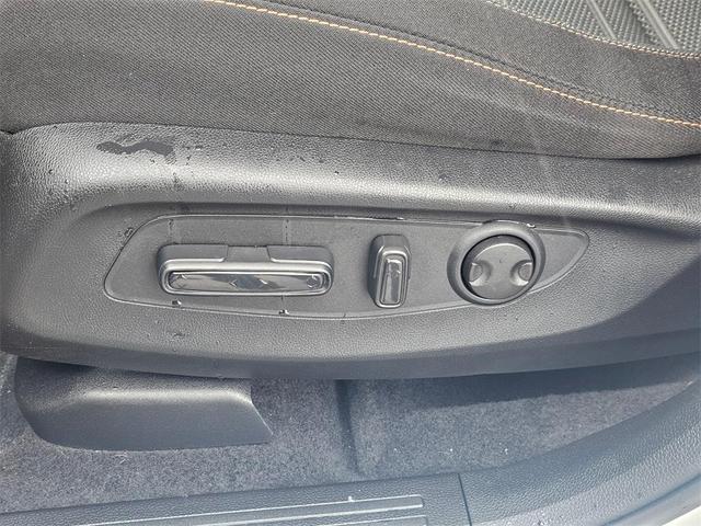 Photo of 2024 Platinum White Pearl Honda CR-V Hybrid