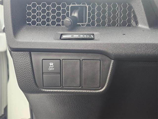 Photo of 2024 Platinum White Pearl Honda CR-V Hybrid